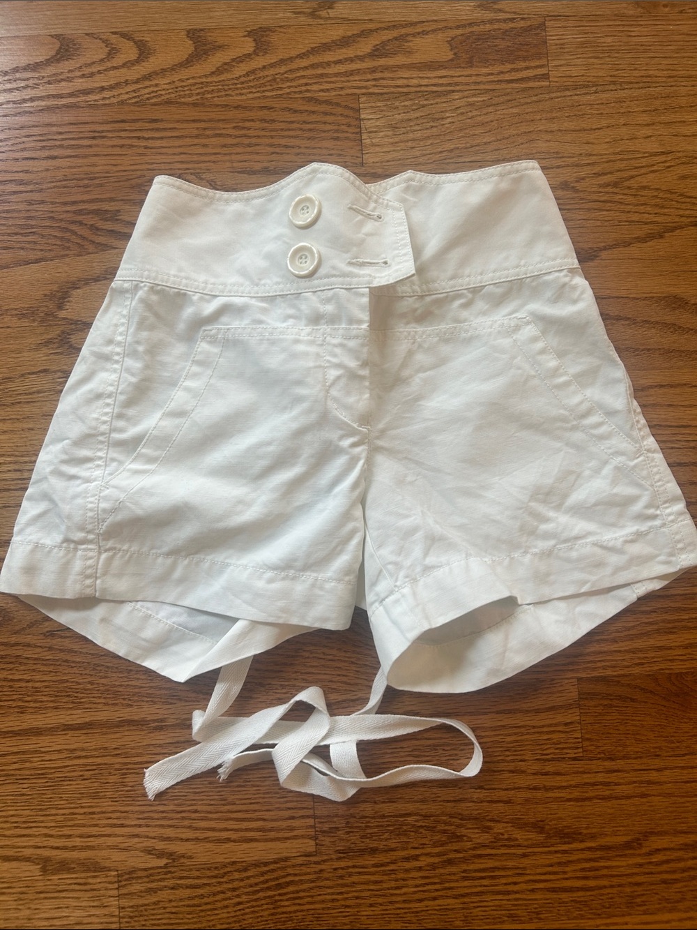 Vintage BCBGMaxAzria Runway White Shorts Size 2